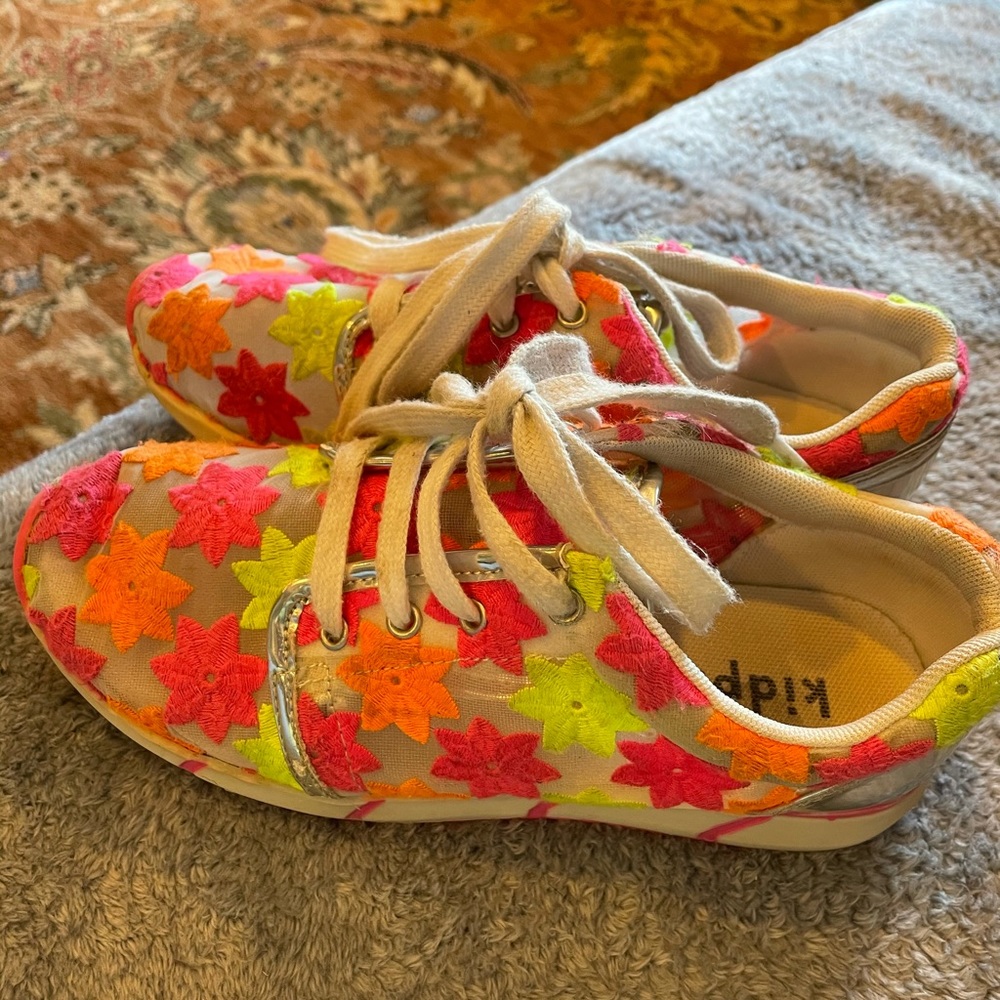 Kidpik sneakers